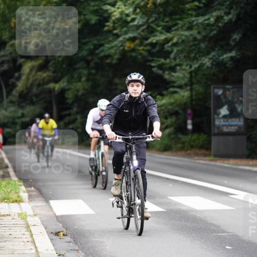 14.09.2025 - Stadtparktriathlon Michael Burmester http://msf.ph/oto/8909371 14.09.2025 10:05:16 Radfahren 549, 553, 562, 563, 586 meine-sportfotos.de