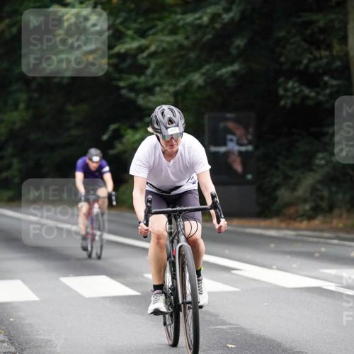 14.09.2025 - Stadtparktriathlon Michael Burmester http://msf.ph/oto/8909377 14.09.2025 10:05:22 Radfahren 549, 553, 562, 563, 586 meine-sportfotos.de