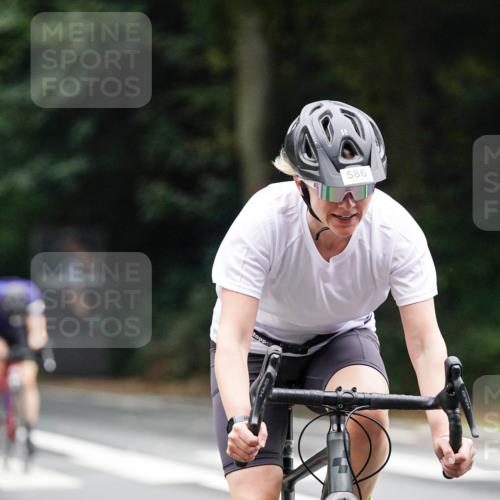 14.09.2025 - Stadtparktriathlon Michael Burmester http://msf.ph/oto/8909379 14.09.2025 10:05:23 Radfahren 547, 549, 553, 562, 563, 586 meine-sportfotos.de