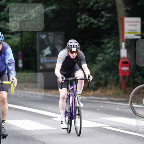 14.09.2025 - Stadtparktriathlon Michael Burmester http://msf.ph/oto/8909390 14.09.2025 10:05:43 Radfahren 610, 617 meine-sportfotos.de