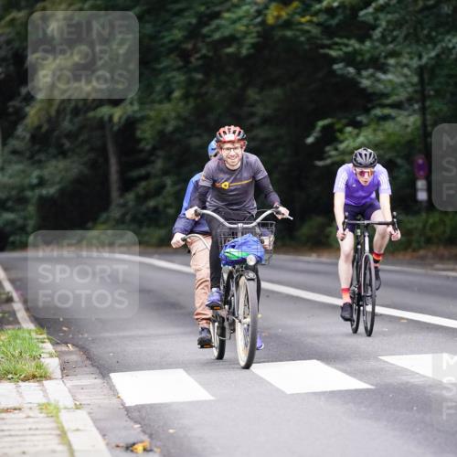 14.09.2025 - Stadtparktriathlon Michael Burmester http://msf.ph/oto/8909413 14.09.2025 10:06:47 Radfahren 535, 570, 588 meine-sportfotos.de