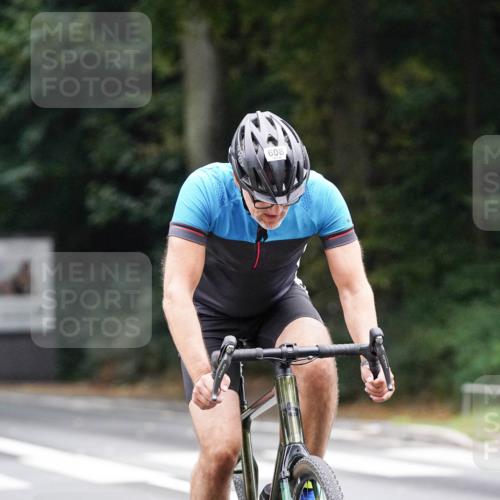 14.09.2025 - Stadtparktriathlon Michael Burmester http://msf.ph/oto/8909447 14.09.2025 10:07:52 Radfahren 554, 608 meine-sportfotos.de