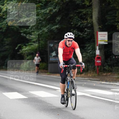 14.09.2025 - Stadtparktriathlon Michael Burmester http://msf.ph/oto/8909456 14.09.2025 10:08:03 Radfahren 556, 575, 580, 591 meine-sportfotos.de