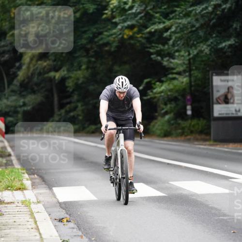 14.09.2025 - Stadtparktriathlon Michael Burmester http://msf.ph/oto/8909461 14.09.2025 10:08:24 Radfahren 618 meine-sportfotos.de