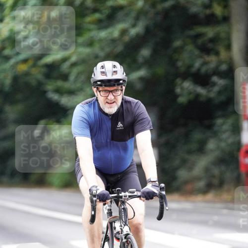 14.09.2025 - Stadtparktriathlon Michael Burmester http://msf.ph/oto/8909467 14.09.2025 10:08:45 Radfahren 550, 587, 593 meine-sportfotos.de