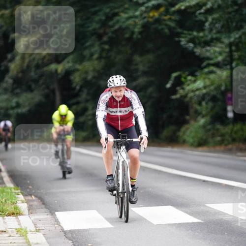 14.09.2025 - Stadtparktriathlon Michael Burmester http://msf.ph/oto/8909469 14.09.2025 10:08:47 Radfahren 550, 587, 593 meine-sportfotos.de