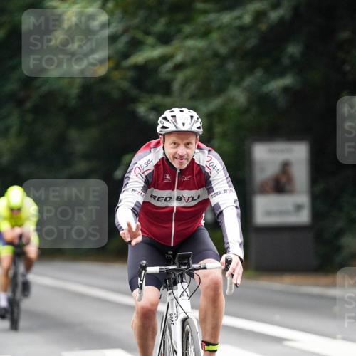 14.09.2025 - Stadtparktriathlon Michael Burmester http://msf.ph/oto/8909470 14.09.2025 10:08:48 Radfahren 550, 587, 593 meine-sportfotos.de