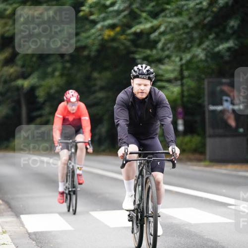 14.09.2025 - Stadtparktriathlon Michael Burmester http://msf.ph/oto/8909478 14.09.2025 10:09:01 Radfahren 576, 585, 614 meine-sportfotos.de