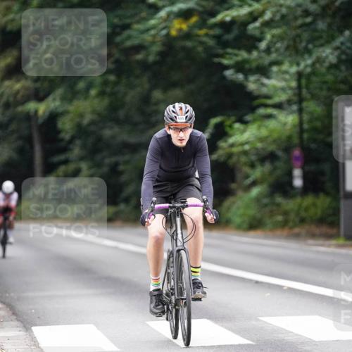 14.09.2025 - Stadtparktriathlon Michael Burmester http://msf.ph/oto/8909491 14.09.2025 10:09:17 Radfahren 518, 595, 597, 606 meine-sportfotos.de