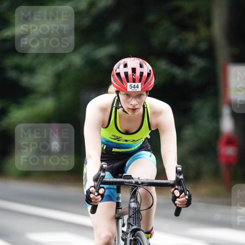 14.09.2025 - Stadtparktriathlon Michael Burmester http://msf.ph/oto/8909536 14.09.2025 10:10:17 Radfahren 544, 571, 577, 594 meine-sportfotos.de