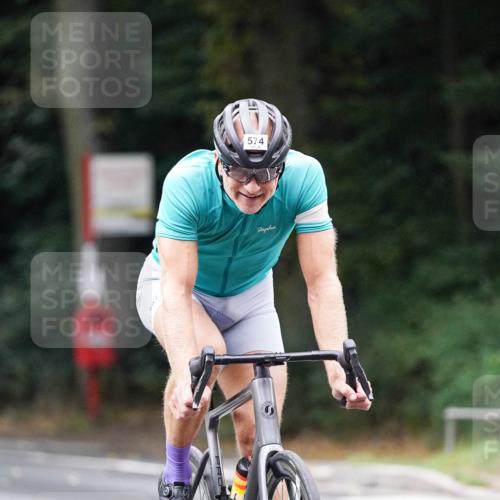 14.09.2025 - Stadtparktriathlon Michael Burmester http://msf.ph/oto/8909559 14.09.2025 10:11:06 Radfahren 530, 574 meine-sportfotos.de