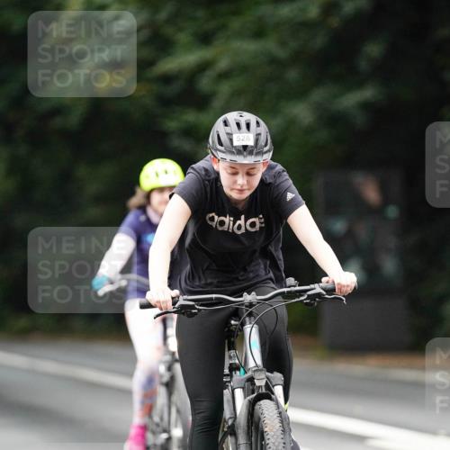 14.09.2025 - Stadtparktriathlon Michael Burmester http://msf.ph/oto/8909564 14.09.2025 10:11:19 Radfahren 528, 533, 568 meine-sportfotos.de