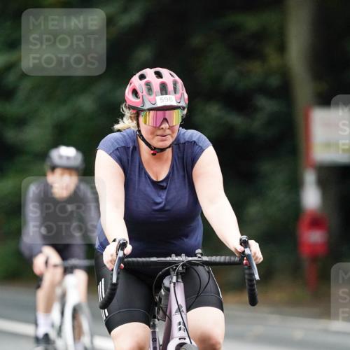 14.09.2025 - Stadtparktriathlon Michael Burmester http://msf.ph/oto/8909568 14.09.2025 10:11:29 Radfahren 532, 565, 589, 596 meine-sportfotos.de