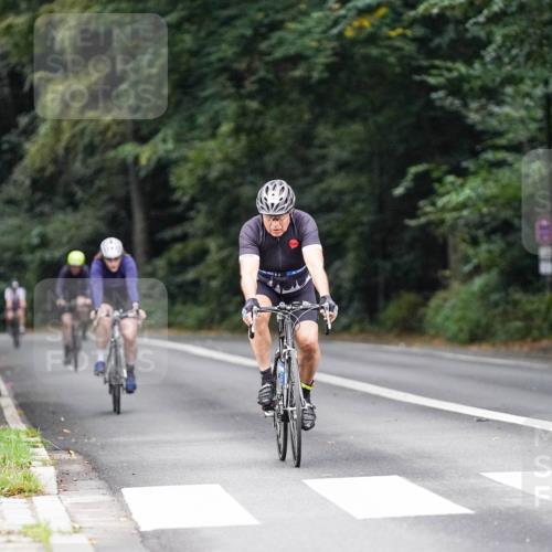 14.09.2025 - Stadtparktriathlon Michael Burmester http://msf.ph/oto/8909571 14.09.2025 10:11:32 Radfahren 532, 534, 565, 589, 596 meine-sportfotos.de