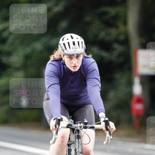 14.09.2025 - Stadtparktriathlon Michael Burmester http://msf.ph/oto/8909574 14.09.2025 10:11:37 Radfahren 532, 534, 565 meine-sportfotos.de