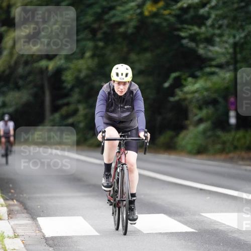 14.09.2025 - Stadtparktriathlon Michael Burmester http://msf.ph/oto/8909575 14.09.2025 10:11:38 Radfahren 532, 534, 565 meine-sportfotos.de
