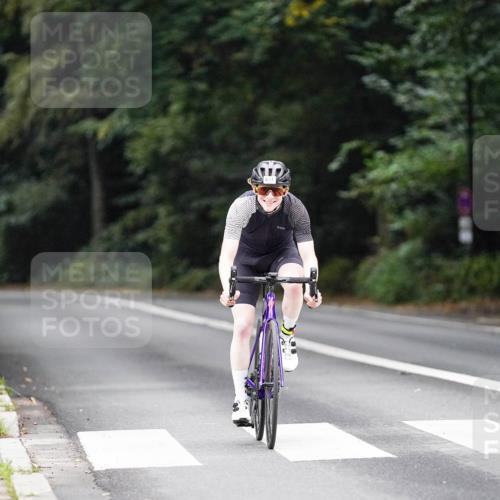 14.09.2025 - Stadtparktriathlon Michael Burmester http://msf.ph/oto/8909596 14.09.2025 10:12:17 Radfahren 617 meine-sportfotos.de