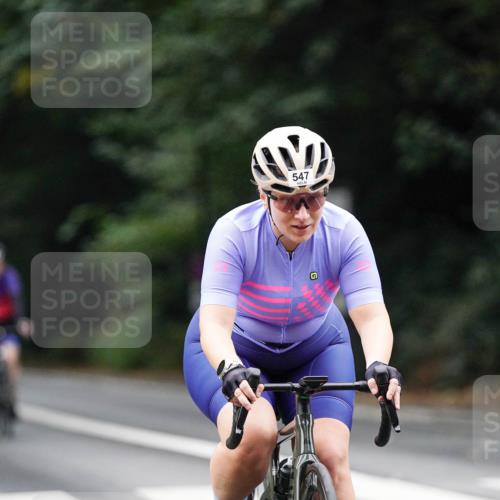 14.09.2025 - Stadtparktriathlon Michael Burmester http://msf.ph/oto/8909612 14.09.2025 10:12:58 Radfahren 547, 566 meine-sportfotos.de