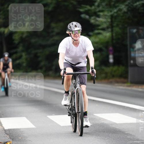 14.09.2025 - Stadtparktriathlon Michael Burmester http://msf.ph/oto/8909627 14.09.2025 10:13:23 Radfahren 521, 522, 527, 546, 562, 586 meine-sportfotos.de