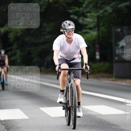 14.09.2025 - Stadtparktriathlon Michael Burmester http://msf.ph/oto/8909628 14.09.2025 10:13:23 Radfahren 521, 522, 527, 546, 562, 586 meine-sportfotos.de