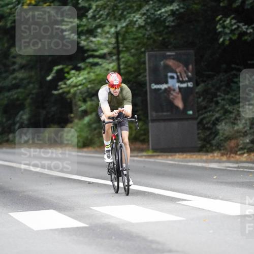 14.09.2025 - Stadtparktriathlon Michael Burmester http://msf.ph/oto/8909647 14.09.2025 10:14:11 Radfahren 554, 557 meine-sportfotos.de