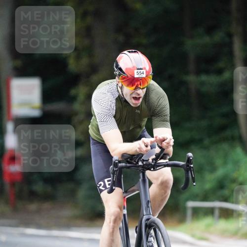 14.09.2025 - Stadtparktriathlon Michael Burmester http://msf.ph/oto/8909649 14.09.2025 10:14:13 Radfahren 554, 557, 570 meine-sportfotos.de