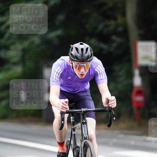 14.09.2025 - Stadtparktriathlon Michael Burmester http://msf.ph/oto/8909652 14.09.2025 10:14:20 Radfahren 511, 524, 557, 570 meine-sportfotos.de
