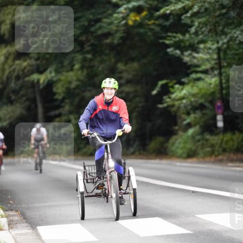 14.09.2025 - Stadtparktriathlon Michael Burmester http://msf.ph/oto/8909664 14.09.2025 10:14:47 Radfahren 582, 584 meine-sportfotos.de