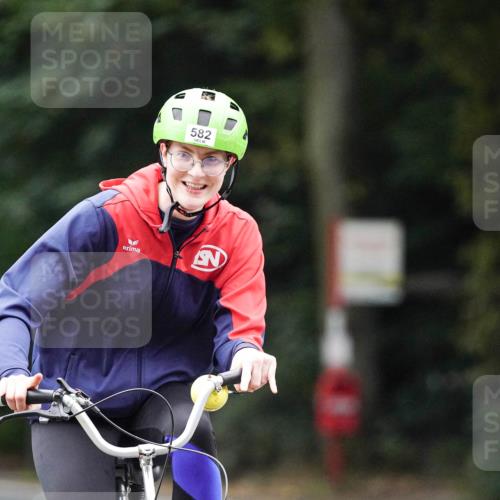 14.09.2025 - Stadtparktriathlon Michael Burmester http://msf.ph/oto/8909669 14.09.2025 10:14:50 Radfahren 536, 582, 584 meine-sportfotos.de