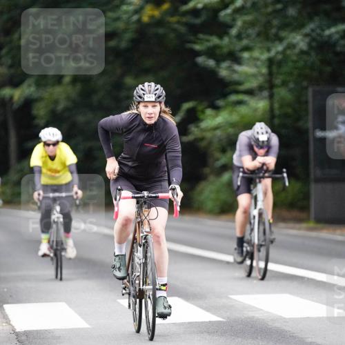 14.09.2025 - Stadtparktriathlon Michael Burmester http://msf.ph/oto/8909676 14.09.2025 10:15:05 Radfahren 541, 575, 593, 597, 604, 605, 717 meine-sportfotos.de
