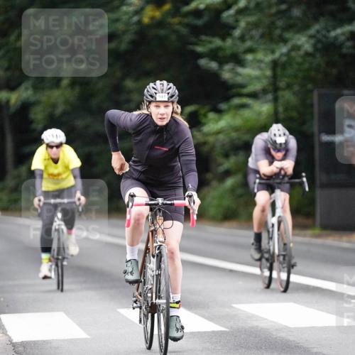 14.09.2025 - Stadtparktriathlon Michael Burmester http://msf.ph/oto/8909677 14.09.2025 10:15:05 Radfahren 541, 575, 593, 597, 604, 605, 717 meine-sportfotos.de