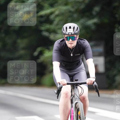 14.09.2025 - Stadtparktriathlon Michael Burmester http://msf.ph/oto/8909689 14.09.2025 10:15:15 Radfahren 567, 593, 597, 605 meine-sportfotos.de
