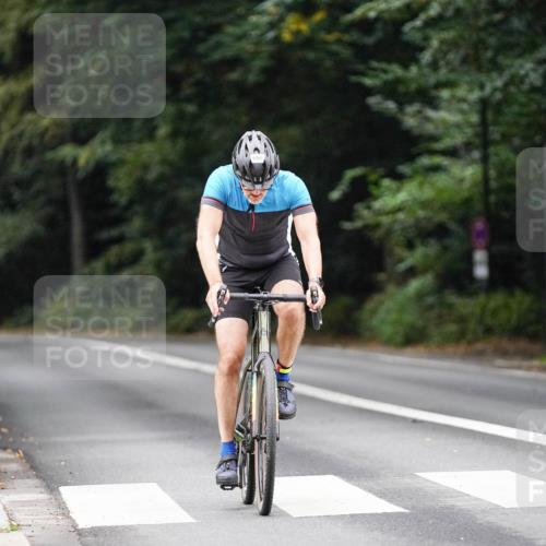 14.09.2025 - Stadtparktriathlon Michael Burmester http://msf.ph/oto/8909702 14.09.2025 10:15:43 Radfahren 519, 545, 608 meine-sportfotos.de