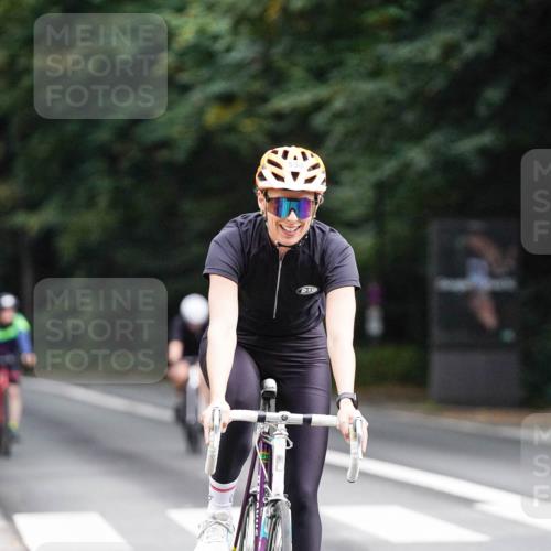 14.09.2025 - Stadtparktriathlon Michael Burmester http://msf.ph/oto/8909762 14.09.2025 10:19:13 Radfahren 530, 581, 651, 665, 693, 695 meine-sportfotos.de