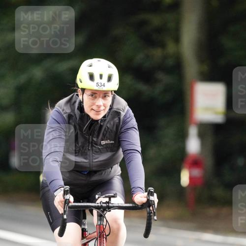 14.09.2025 - Stadtparktriathlon Michael Burmester http://msf.ph/oto/8909786 14.09.2025 10:19:59 Radfahren 534, 633 meine-sportfotos.de