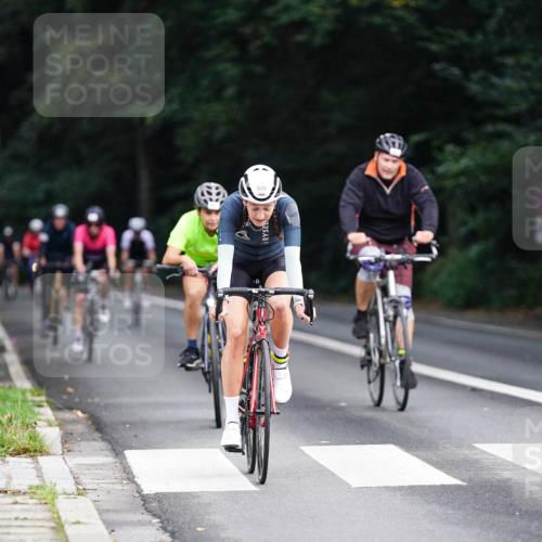 14.09.2025 - Stadtparktriathlon Michael Burmester http://msf.ph/oto/8909787 14.09.2025 10:20:06 Radfahren 539, 592, 611, 632, 661, 677, 687 meine-sportfotos.de
