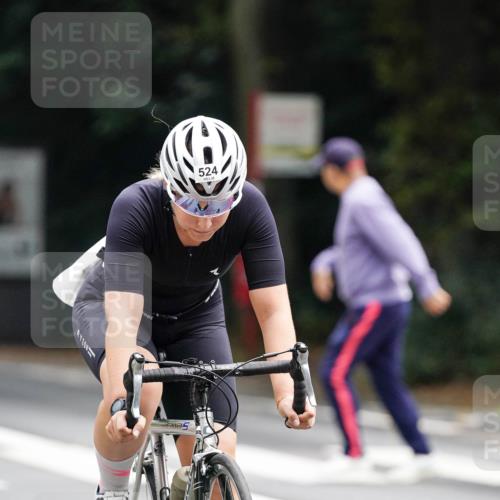 14.09.2025 - Stadtparktriathlon Michael Burmester http://msf.ph/oto/8909846 14.09.2025 10:21:19 Radfahren 524, 566, 648 meine-sportfotos.de