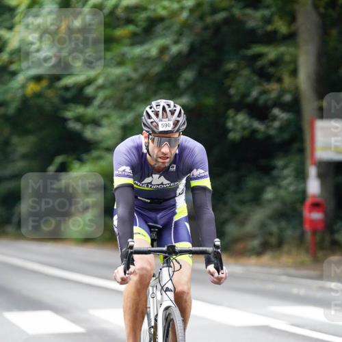 14.09.2025 - Stadtparktriathlon Michael Burmester http://msf.ph/oto/8909896 14.09.2025 10:22:38 Radfahren 526, 541, 553, 584, 590 meine-sportfotos.de