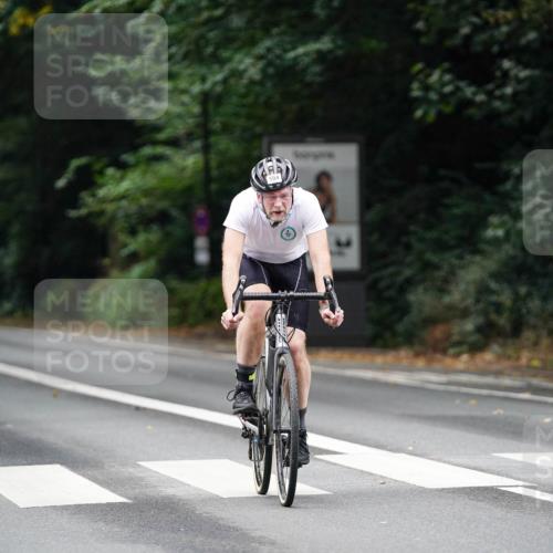 14.09.2025 - Stadtparktriathlon Michael Burmester http://msf.ph/oto/8909905 14.09.2025 10:22:45 Radfahren 526, 541, 553, 568, 584, 646 meine-sportfotos.de