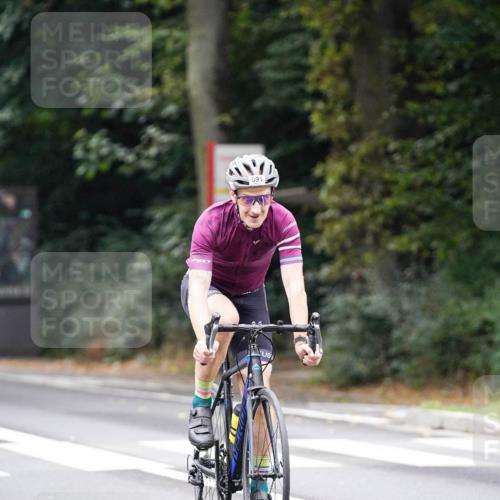14.09.2025 - Stadtparktriathlon Michael Burmester http://msf.ph/oto/8909911 14.09.2025 10:22:54 Radfahren 556, 568, 591, 646, 654, 716 meine-sportfotos.de
