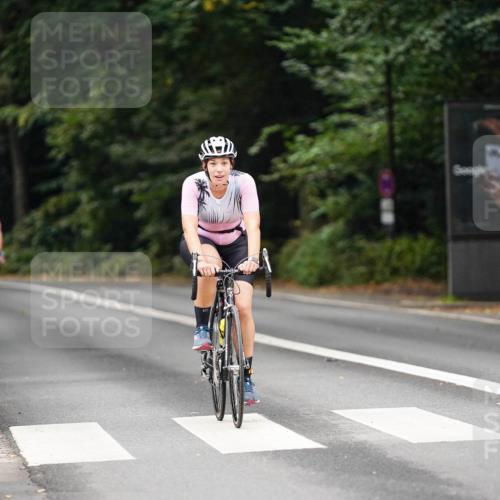 14.09.2025 - Stadtparktriathlon Michael Burmester http://msf.ph/oto/8909916 14.09.2025 10:22:58 Radfahren 556, 591, 604, 654, 716 meine-sportfotos.de