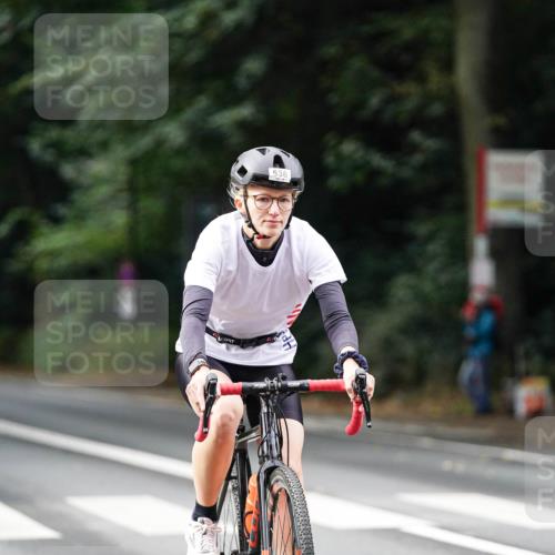 14.09.2025 - Stadtparktriathlon Michael Burmester http://msf.ph/oto/8909993 14.09.2025 10:24:59 Radfahren 519, 536, 668, 679 meine-sportfotos.de