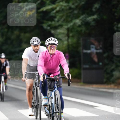 14.09.2025 - Stadtparktriathlon Michael Burmester http://msf.ph/oto/8909999 14.09.2025 10:25:15 Radfahren 571, 576, 660, 671 meine-sportfotos.de