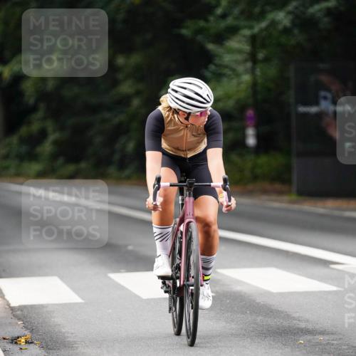 14.09.2025 - Stadtparktriathlon Michael Burmester http://msf.ph/oto/8910003 14.09.2025 10:25:17 Radfahren 571, 576, 660, 671 meine-sportfotos.de