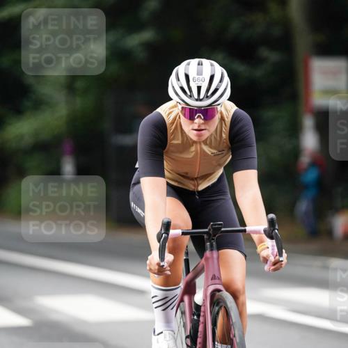 14.09.2025 - Stadtparktriathlon Michael Burmester http://msf.ph/oto/8910004 14.09.2025 10:25:18 Radfahren 571, 576, 630, 660, 671 meine-sportfotos.de