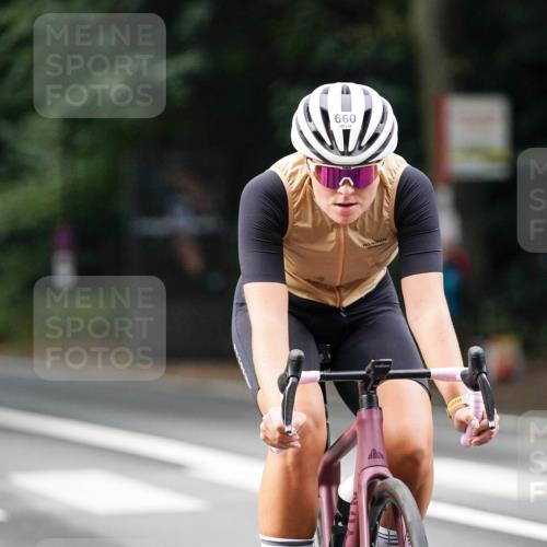 14.09.2025 - Stadtparktriathlon Michael Burmester http://msf.ph/oto/8910005 14.09.2025 10:25:18 Radfahren 571, 576, 630, 660, 671 meine-sportfotos.de