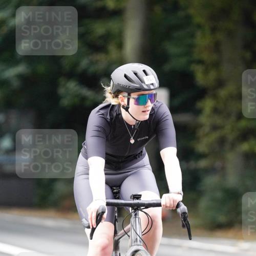 14.09.2025 - Stadtparktriathlon Michael Burmester http://msf.ph/oto/8910011 14.09.2025 10:25:39 Radfahren 567, 601, 627 meine-sportfotos.de