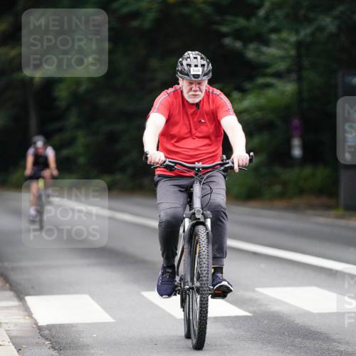 14.09.2025 - Stadtparktriathlon Michael Burmester http://msf.ph/oto/8910097 14.09.2025 10:27:45 Radfahren 518, 598 meine-sportfotos.de