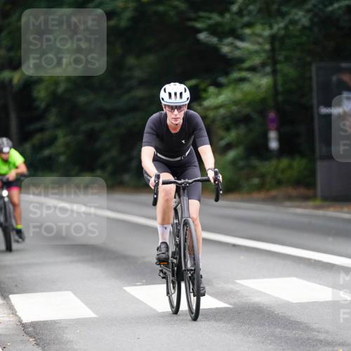 14.09.2025 - Stadtparktriathlon Michael Burmester http://msf.ph/oto/8910102 14.09.2025 10:28:05 Radfahren 539, 633, 661, 677, 710 meine-sportfotos.de