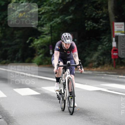 14.09.2025 - Stadtparktriathlon Michael Burmester http://msf.ph/oto/8910117 14.09.2025 10:28:28 Radfahren 529, 667 meine-sportfotos.de